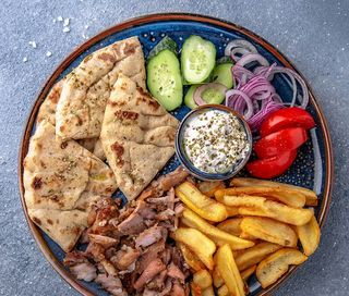 Gyros la farfurie cu carne de pui