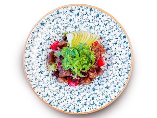 Салат з курячою печiнкою 
та грушею (250g)