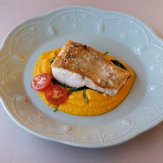 Філе судака з морквяним кремом