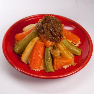 Couscous Aux Légumes De Saison Et Poulet - Servi Avec L'ben