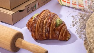 კროასანი 80 გრ ფსტის კრემით