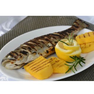 Păstrăv cu mămăligă și usturoi 