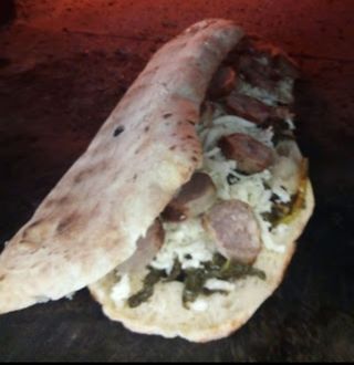 Panuozzo con mozzarella, friarielli e salsiccia