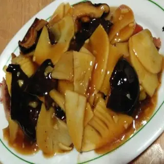 Pato Con Bambú Y Setas Chinas