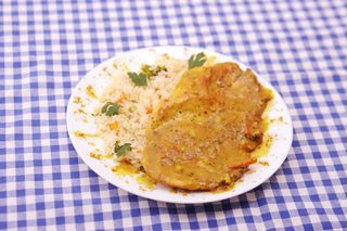 Svinjska natur šnicla sa prilogom