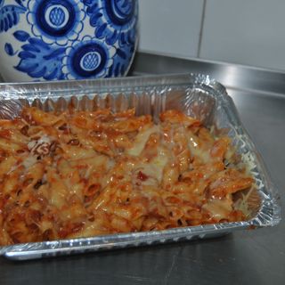 Platos del día.Macarrones con Atún Gratinados.