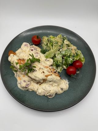 Steak de somon cu broccoli în sos alb