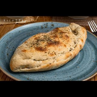 102. Pizza Calzone Solo Carne