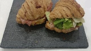 Cornetto salato grande al prosciutto crudo