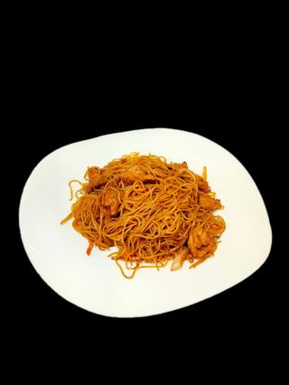 Spaghete de orez cu vită