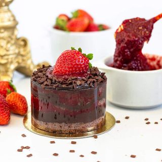 Mini Bolo de Meio Amargo e Frutas Vermelhas (Aprox. 195gr)