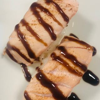 81. Sushi salmón flambeado