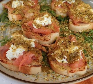 Bruschetta al salmone