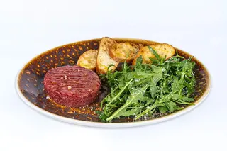 Tartare con rucola e parmigiano