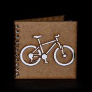 Agenda 10x10 din lemn cu bicicleta