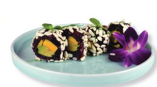 191. Uramaki Venere de Mango y Aguacate con Arroz Frito (4 Pzs.)