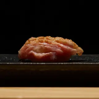 Nigiri de Atún Kama-Toro a la brasa 