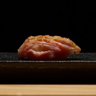 Nigiri de Atún Kama-Toro a la brasa 