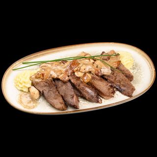 Свински език с манатарки и картофено пюре (350г)