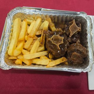 Rabo De Toro Guisado Con Papas Fritas (1/2 Ración)
