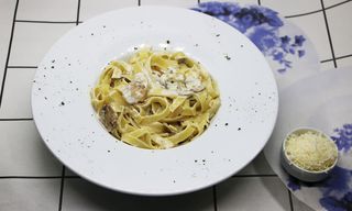 ტალიატელე სოკოს და ნაღების სოუსით