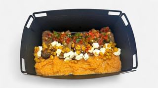 Ramstek u čimičuri sosu na pireu od batata uz  kukuruz i feta sir