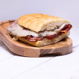 Bocadillo bacon y queso