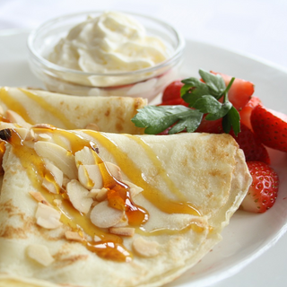 Палачинка с шоколад, банан, кокос и сметана