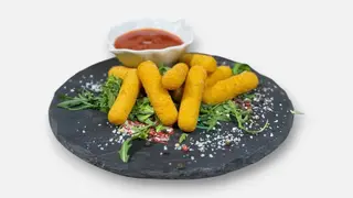 Mozzarella sticks  + sos