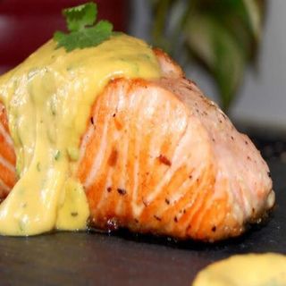 Salmon De Noruega A La Crema De Mostaza Y Pulpo