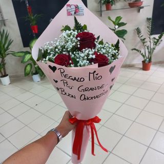 3 rose rosse con dedica personalizzata 