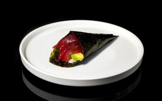 43. Temaki maguro