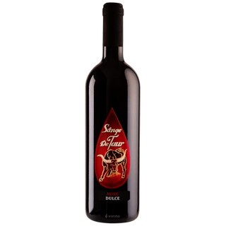 Botella de vino tinto rumano sangre de toro
