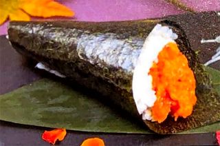 TK52 Spicy Shake Temaki Salmón Picante (1 ud.)