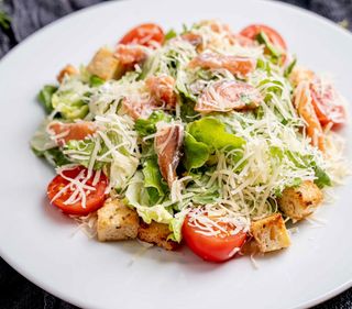 Cezar salata sa lososom 300 gr