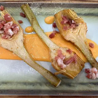 Alcachofas Salteadas con Jamón y Salmorejo Tapa
