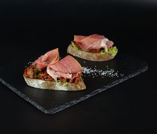 Брускетта з прошуто