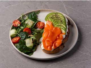 Авокадо тост з лососем (385g)