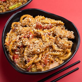 ატრია ქათმით ნაღებით და მიწისთხილის სოუსით