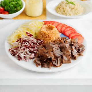 24 Piatto kebab con bulgur