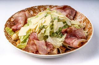 Салата Цезар с печен бекон (240гр)