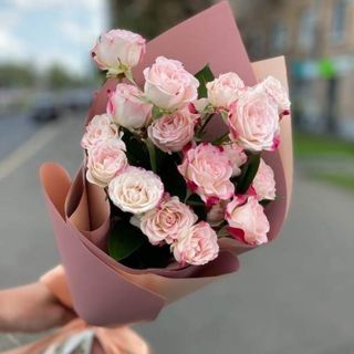 სპრეი ვარდების მინი თაიგული