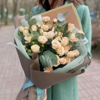 Букет із 9 кущових троянд Софі