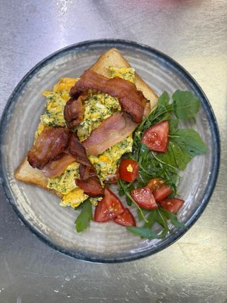 Kajgana sa spanaćem i pančetom