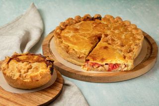 Pie With Smoked Chicken, Paprika And Tomatoes/პეროგი ქათმით, პაპრიკით