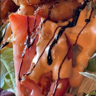 Ensalada Con Pollo Crujiente