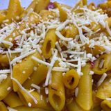 Macarrones con atún/carne (ración)