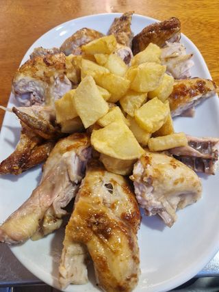 Pollo Entero Con Patatas