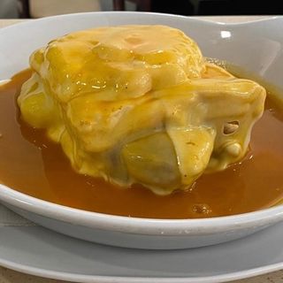Francesinha Extra Queijo com Ovo