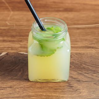 Limunada sa đumbirom i nanom